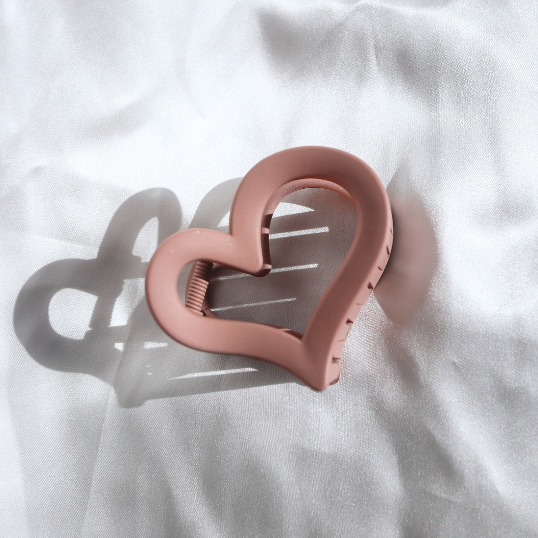 Alma Claw Hair Clip