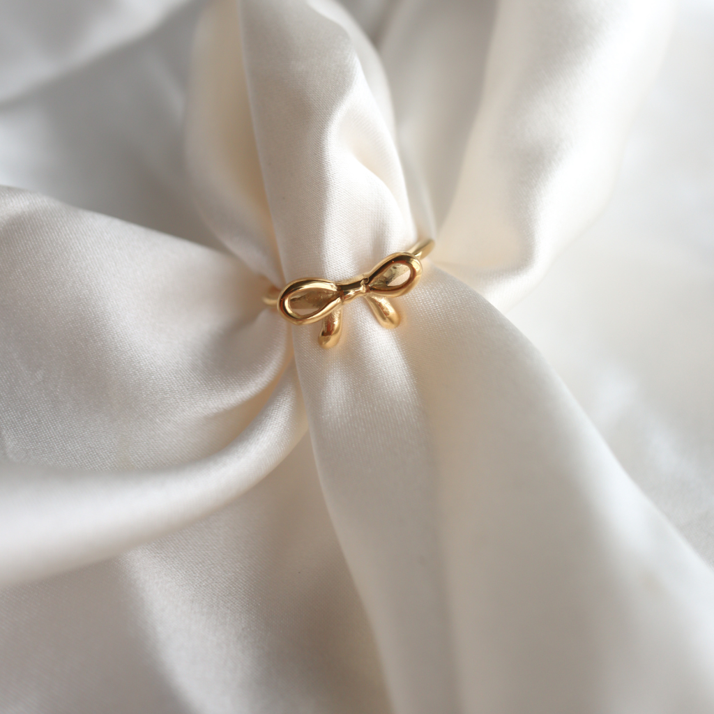 Bow & Tell Ring