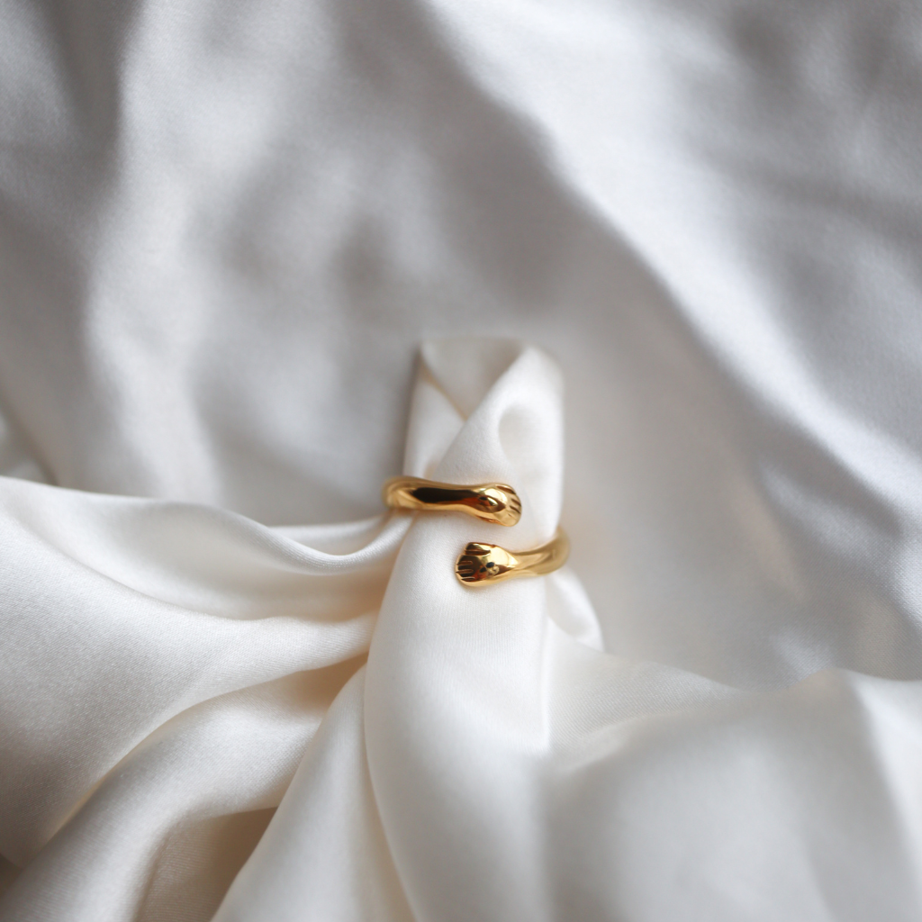 Huggie Adjustable Ring