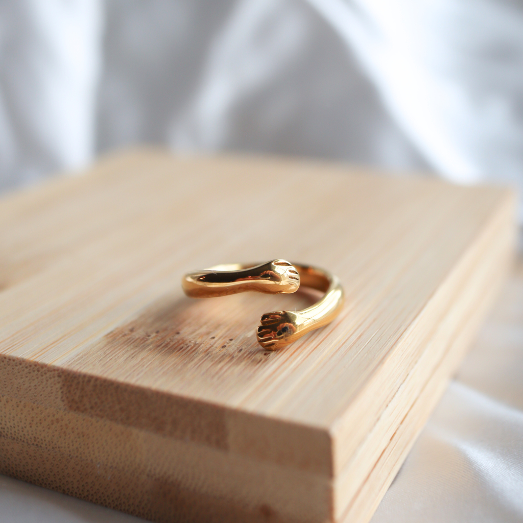 Huggie Adjustable Ring