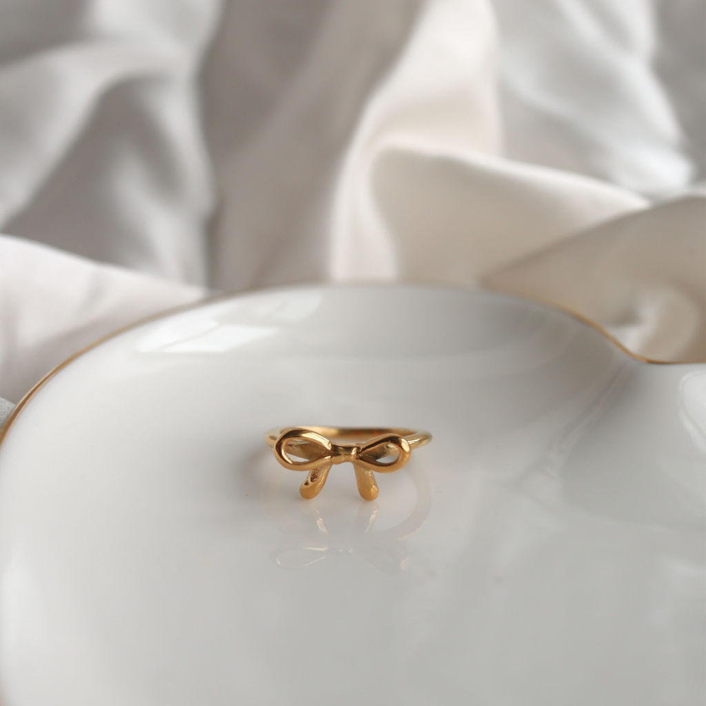 Bow & Tell Ring